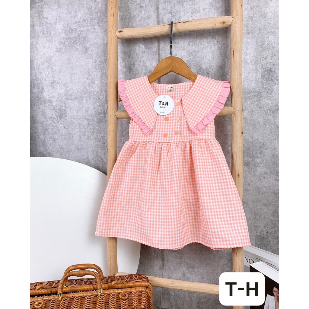Váy bé gái ca rô dáng xòe cổ viền xung quanh vai bèo, cúc ngực chất đũi cực xinh cho bé từ 8 đến 20 kg