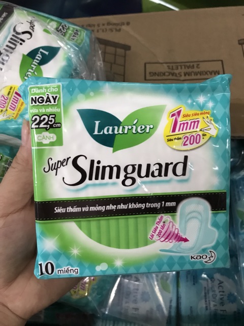 Băng vệ sinh Laurier Super Slimguard ban ngày 10 miếng siêu mỏng cánh(22,5cm)