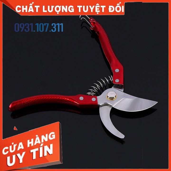 Kéo cắt cành tay cầm vẩy cá. Kéo cắt cành phổ biến chuyên dụng cho nhà vườn. Dụng cụ làm vườn hiệu quả và thiết thực.