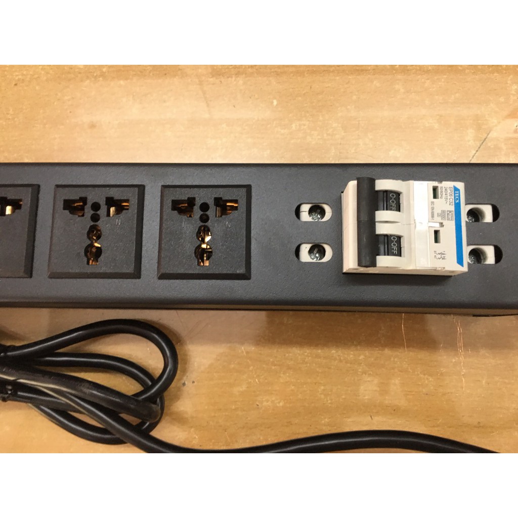 Thanh nguồn đa năng 06 cổng lấy nguồn từ USP phích cắm C14