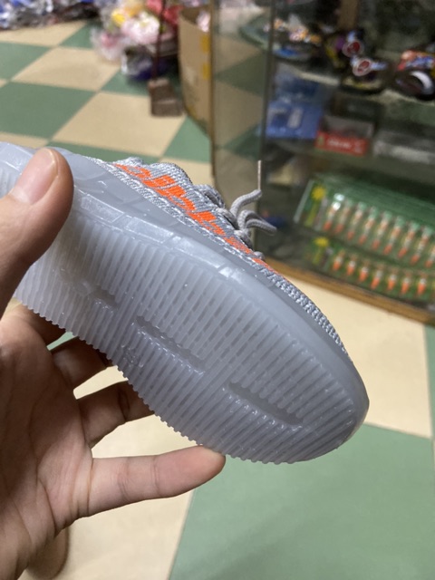 giày vải bé trai gái size 16-27. giày yeezy cho bé