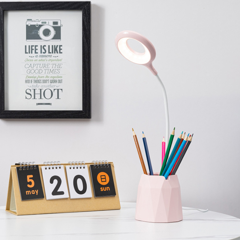 Đèn Led Để Bàn Bảo Vệ Mắt Khi Đọc Sách