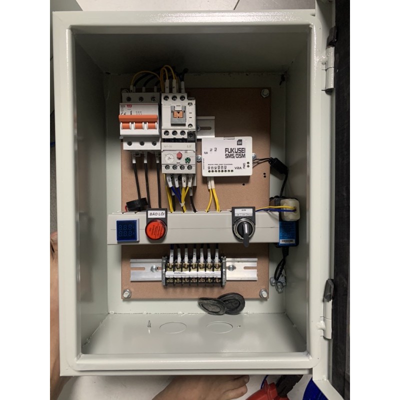 Tủ điện điều khiển bơm bằng sóng điện thoại (Gsm) 7,5Hp-3pha
