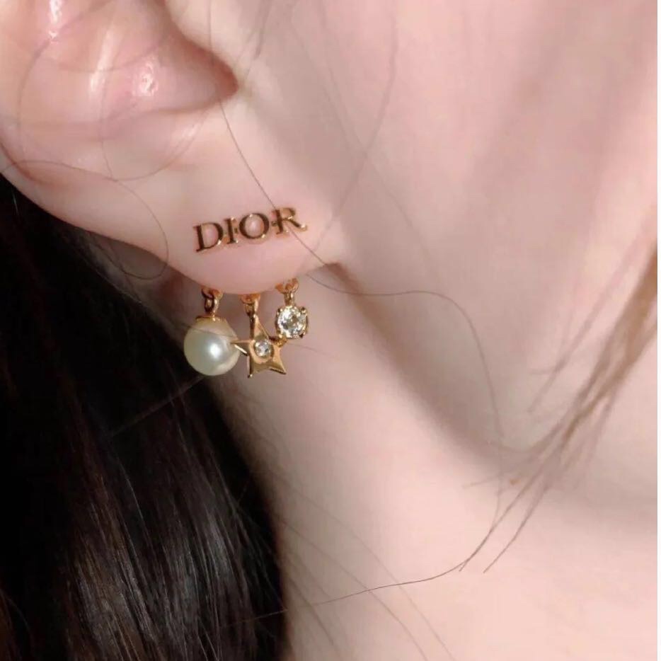 Khuyên tai nữ thiết kế DIOR thiết kế tinh xảo độc đáo thời trang