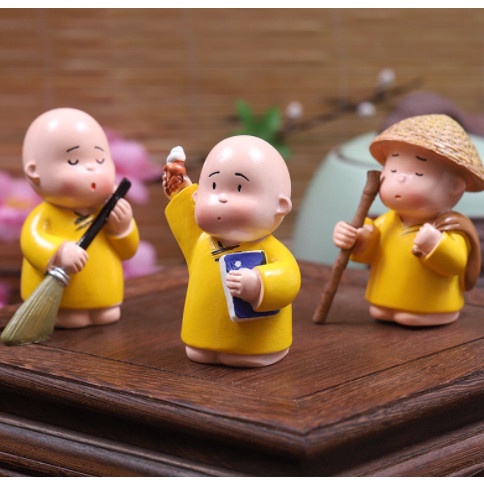 Bộ 3 chú tiểu áo vàng dễ thương