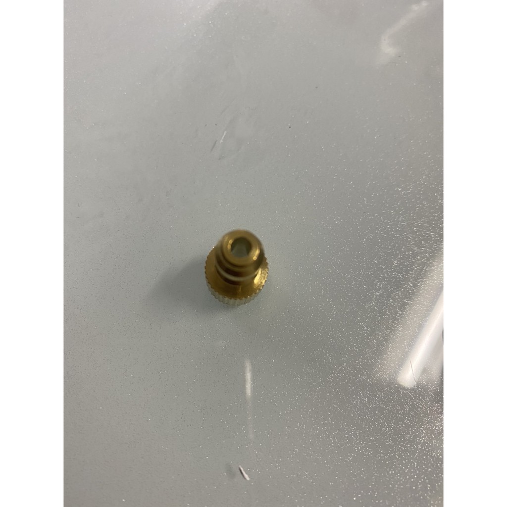 Đầu kết nối van của bơm cao áp , kết nối đầu lọc ẩm với van xe máy, ô tô, đầu chuyển đầu bơm cao áp để bơm xe.