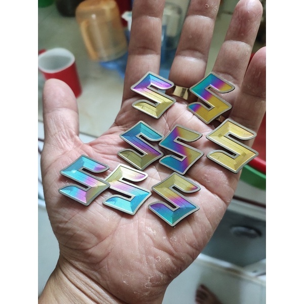 Tem titan chữ s