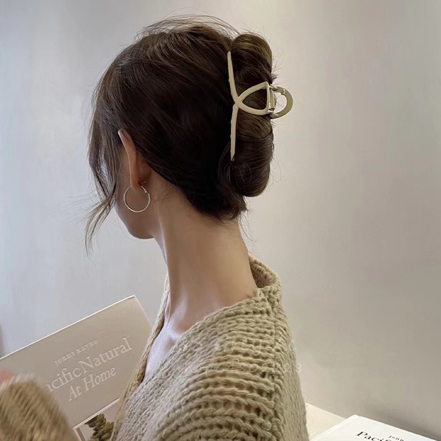 Kẹp Tóc Hình Cá Mập Bằng Kim Loại Nhám Cho Nữ