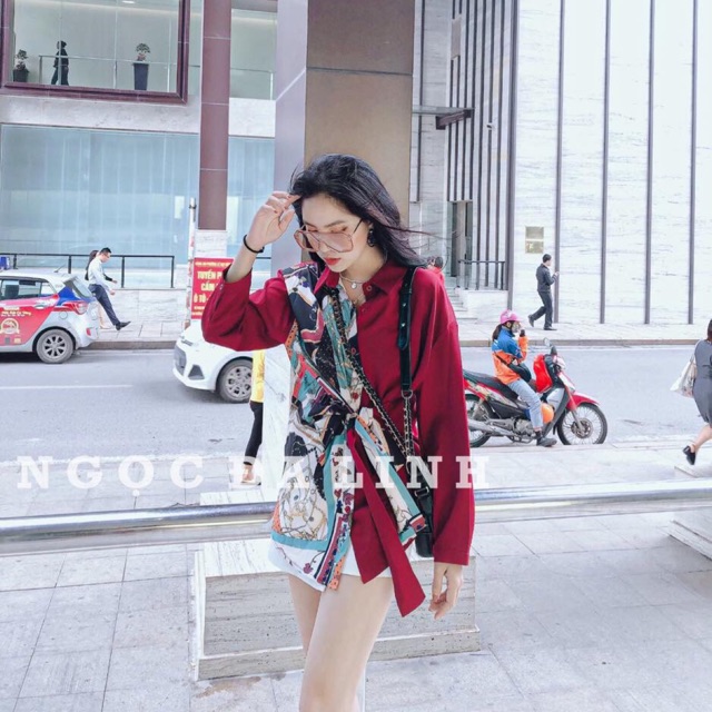 Áo sơ mi lụa pha hoạ tiết