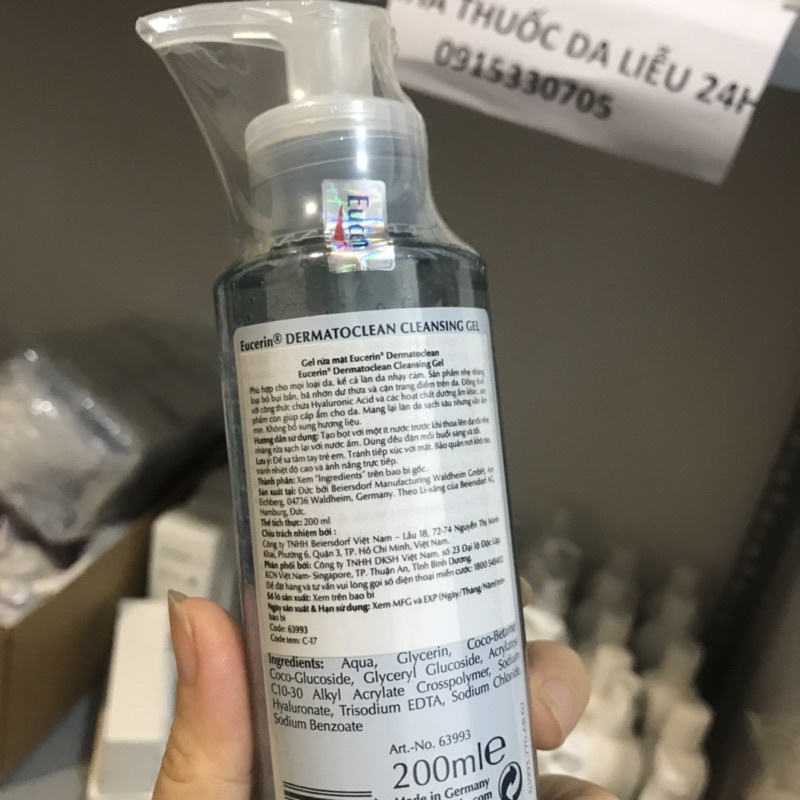 Sữa rửa mặt cho da thường da nhạy cảm Eucerin Dermato Clean Refreshing Cleansing