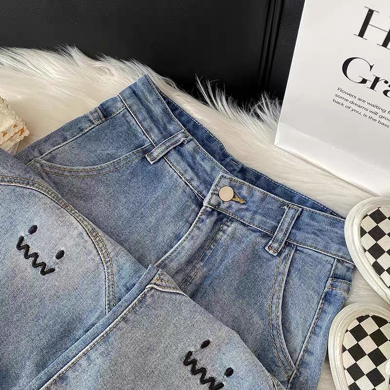 Quần dài có thêu hoạt tiết