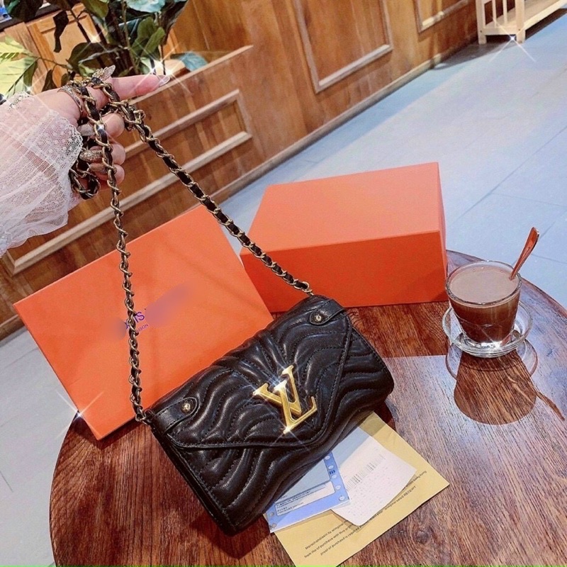 Túi Đeo Chéo Sóng Lượn Trám Phồng Chất Da Mềm Mịn