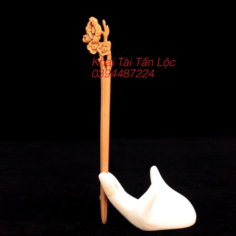 Trâm hoa mai bằng gỗ đào trừ tà mang bình an phong thủy