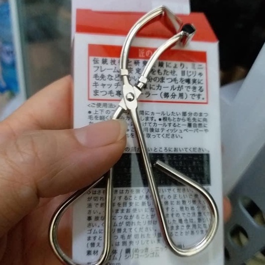 Kẹp Mi Góc Briska 212 Eyelash, Màu Đỏ Chính Hãng