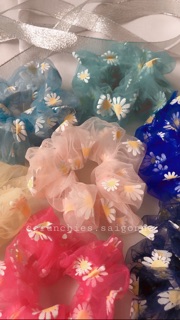 Cột tóc scrunchies hoa cúc