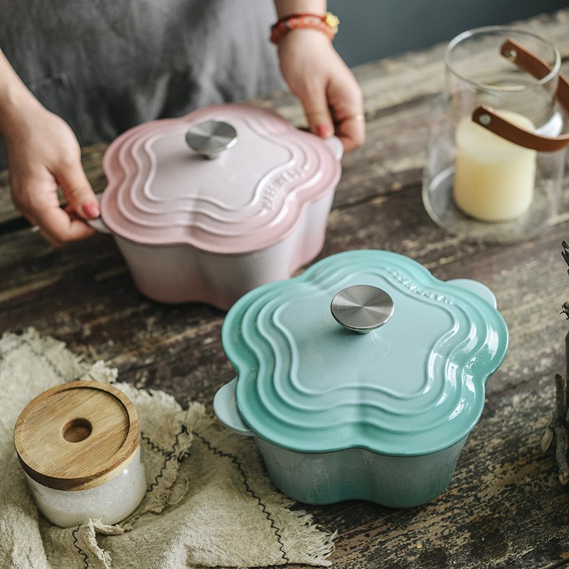 Nồi gang hình hoa xinh xắn (màu xanh và hồng)