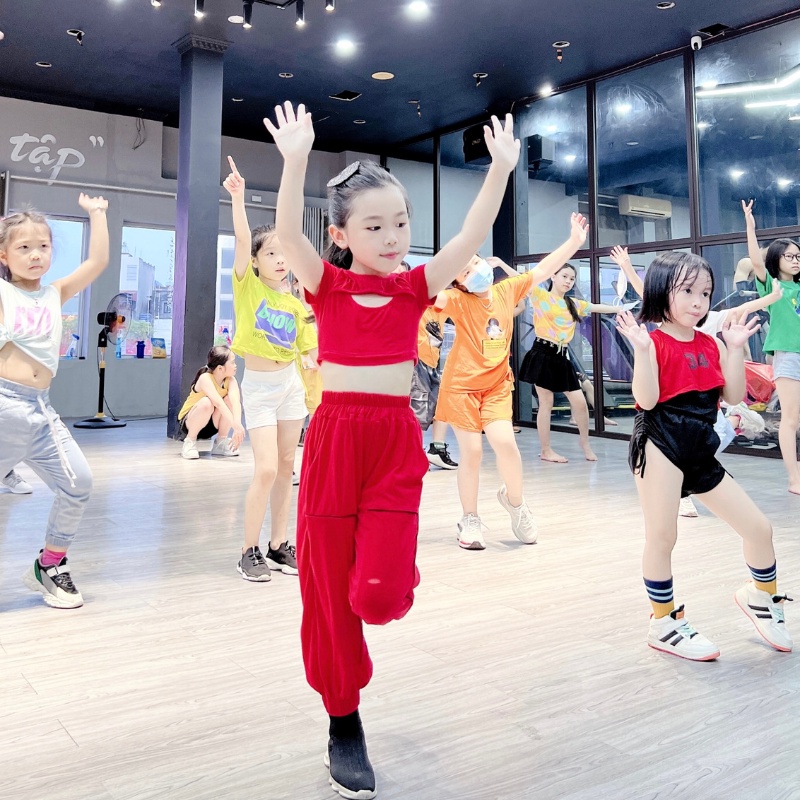 Set Bộ Thể Thao Áo Thun Croptop Quần Dài Joggers Bé Gái Học Nhảy Hiện Đại Tiktok Zumba Cá Tính 18-40kg FaneKids FA019