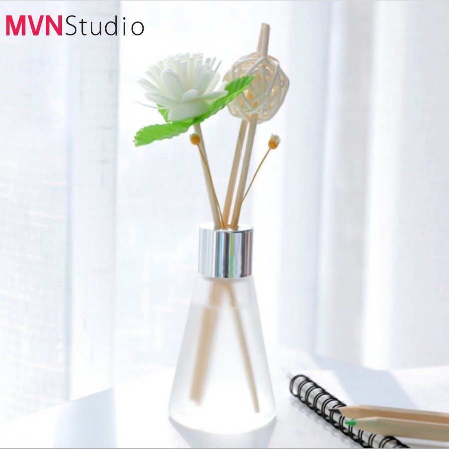 Bộ tinh dầu thơm để phòng ngủ hoặc phòng tắm bao gồm lọ tinh dầu + hoa khô + que tỏa hương (hương hoa hồng) - MVN Studio