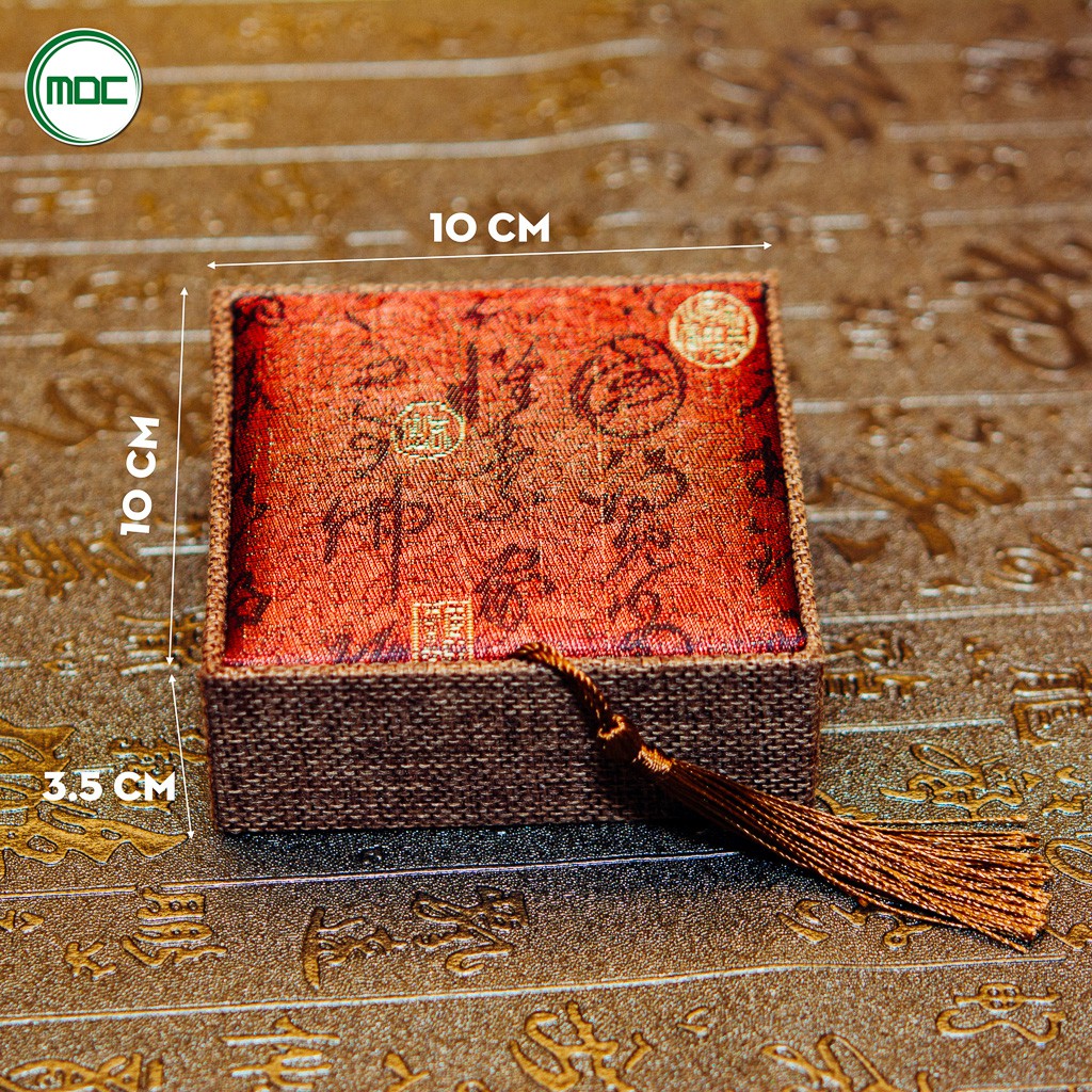 Hộp Gấm Đựng Vòng Phong Thủy Đẹp Mắt Có Tua Trang Trí Size 10x10x3,5cm