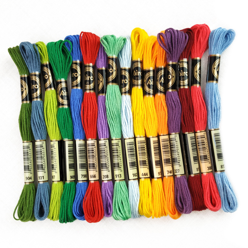 Cuộn Chỉ Thêu 50 / 100 Màu Sắc