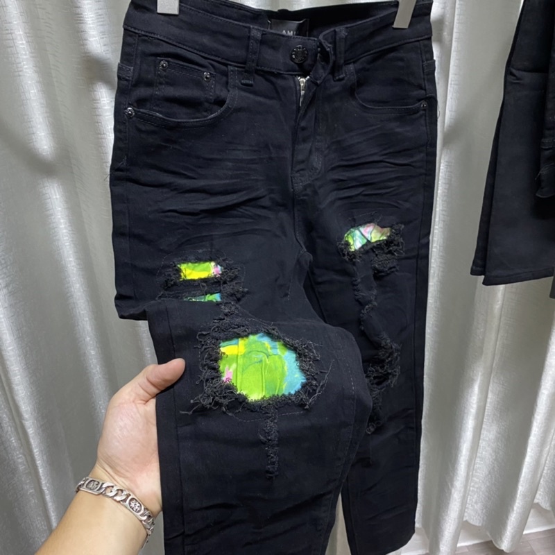 Quần jean rách gối vá xanh,quần jean amirii vá gối xanh