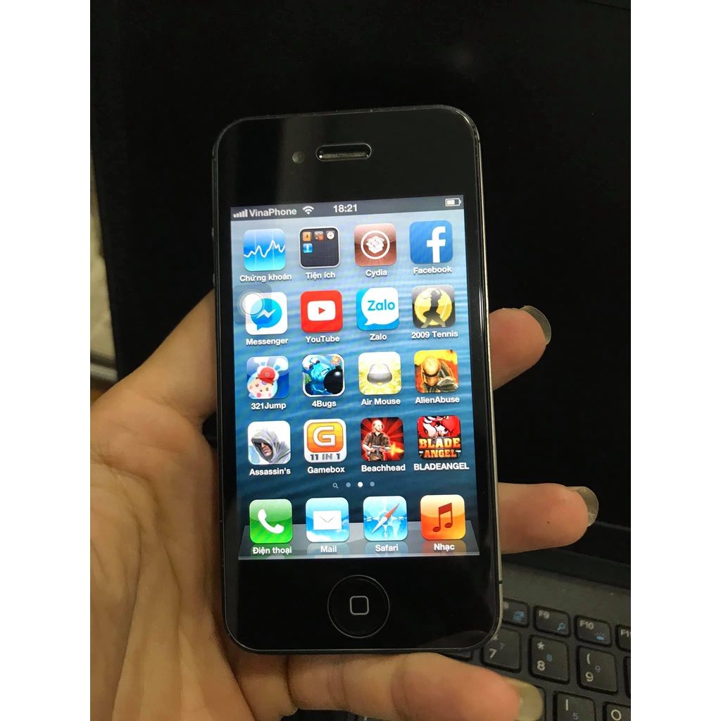 [Mã 2611DIENTU500K hoàn 7% đơn 300K] Điện thoai ip 4s chạy ios 6 , quốc tế ( tặng cáp và dán sẵn cương lực ) | BigBuy360 - bigbuy360.vn