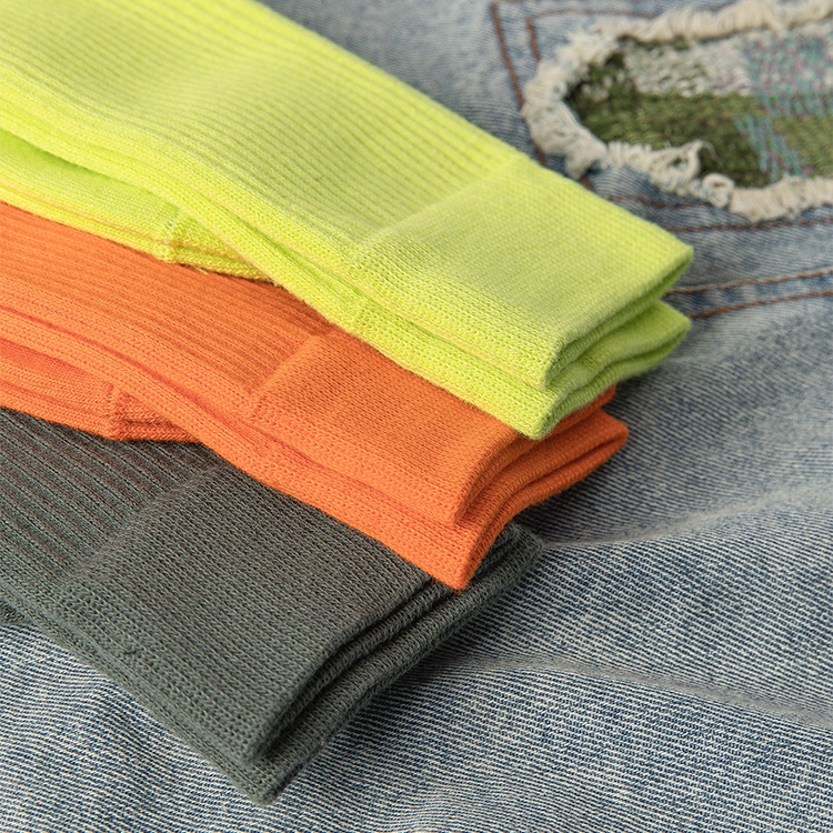 Tất(vớ) Nam Nữ màu trơn gân tăm chất liệu cotton mềm mại đi êm chân và thấm hút mồ hôi và dễ chịu PHÊ TẤT
