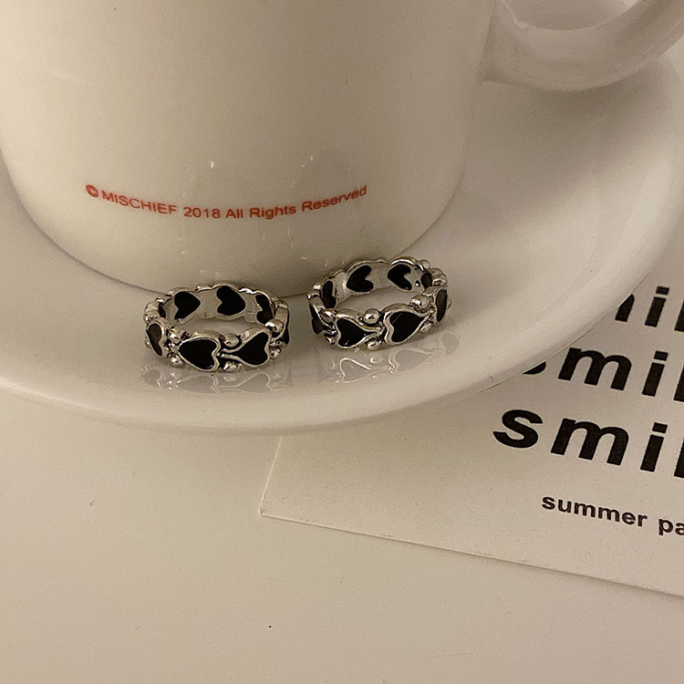 Nhẫn phong cách retro hợp cá tính cho nữ