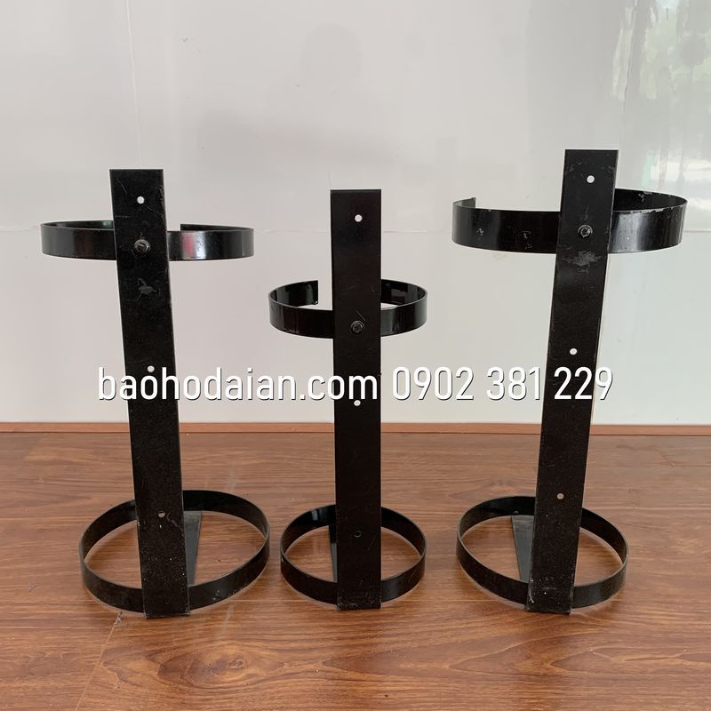 Giá treo bình chữa cháy trên tường cho loại 3kg, 4kg, 5kg, 8kg bột và khí
