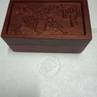 sản phẩm là một hộp đựng thuốc lào