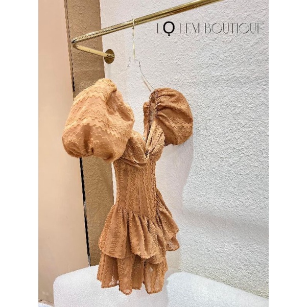 Đầm xoè ren tầng tay phồng