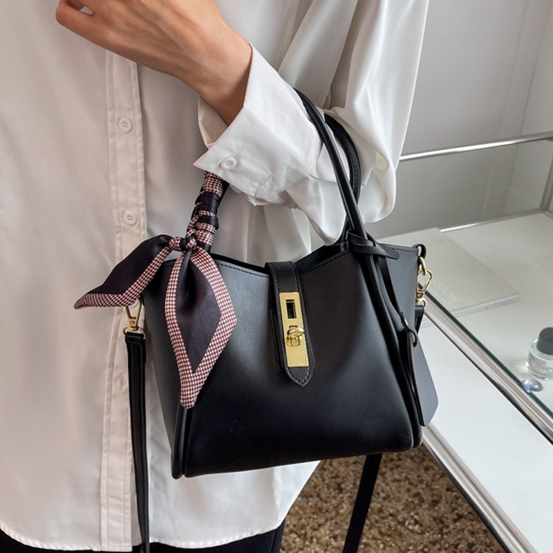 Túi Đeo Vai / Đeo Chéo Bằng Lụa Có Khóa Trang Trí Khăn Choàng Phong Cách Phương Tây Dành Cho Bạn Nữ