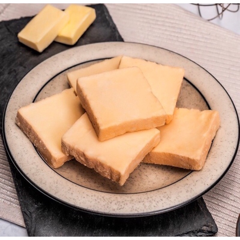 BÁNH TRỨNG TIPO KEM TRUYỀN THỐNG VÀ KEM SẦU RIÊNG TÚI 220G