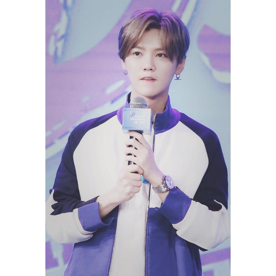 Khuyên tai nam nữ titan độc lạ