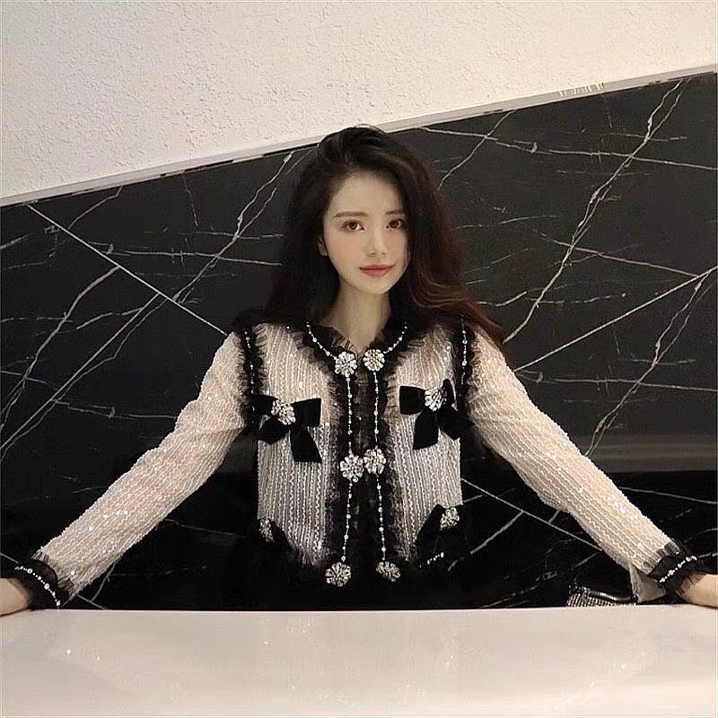 ÁO KHOÁC MÙA THU TIỂU THƯ SANG CHẢNH ĐÍNH ĐÁ VIỀN REN