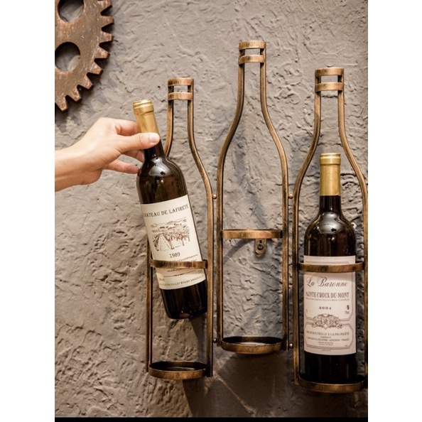 Giá treo chai vang độc đáo