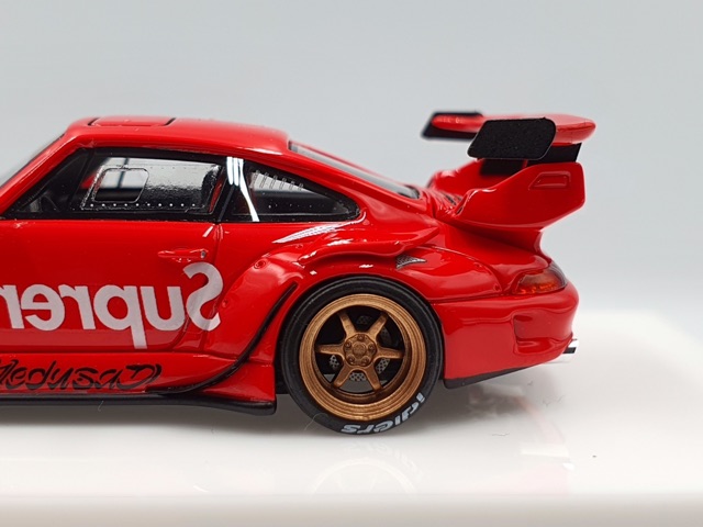 Xe Mô Hình Rauh-Welt Porsche 911 (993) Coupe Superme 1:64 Timothy&amp;Pierre ( Đỏ Superme)