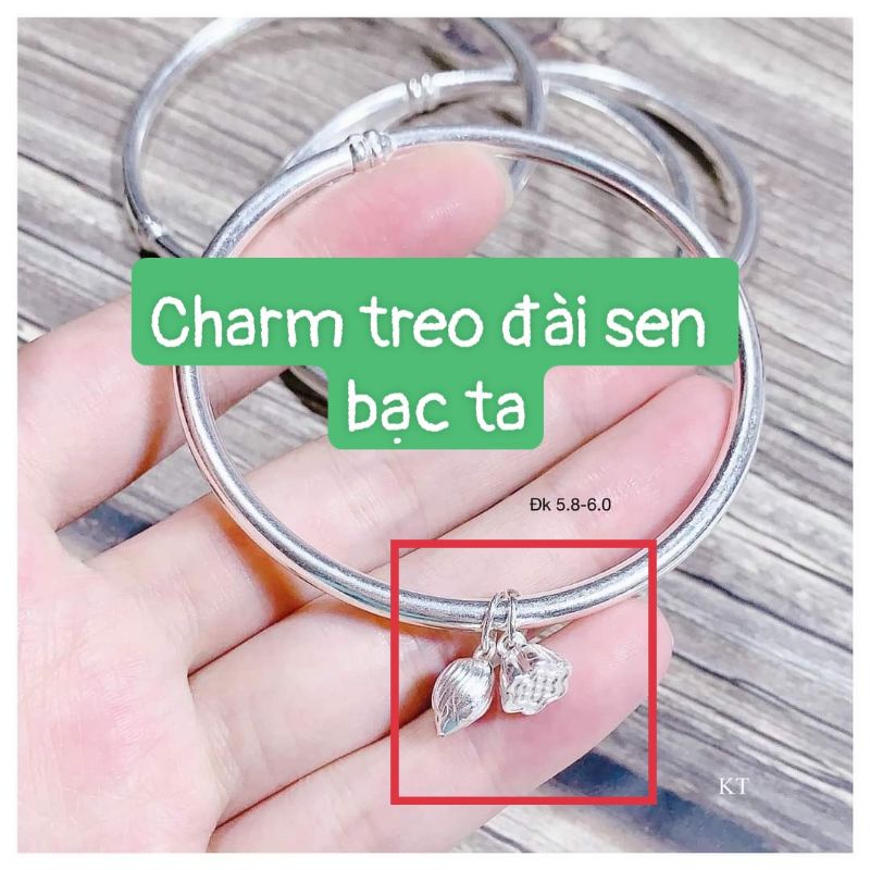 CHARM TREO NỤ SEN ĐÀI SEN BẠC TA