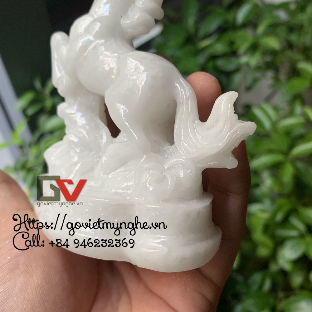 Tượng linh vật phong thủy con Ngựa trang trí phong thủy bàn làm việc- Cao 12cm - Màu trắng đá non nước
