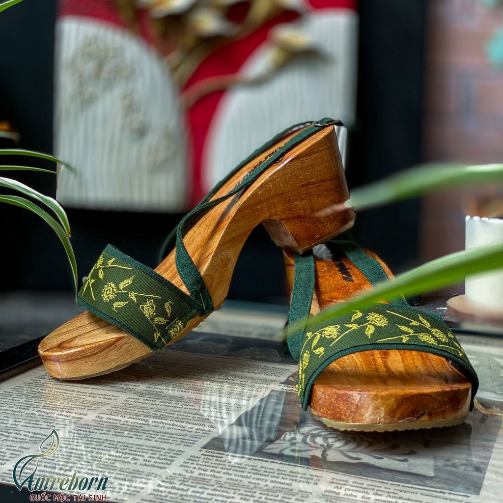 Guốc mộc sandal, guốc mộc quai vải thêu tay hoa hồng, guốc mộc tân thời