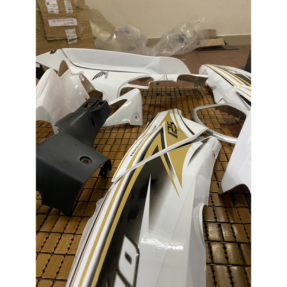 Dàn áo Future Neo hàng Việt Nam loại 1 màu Trắng