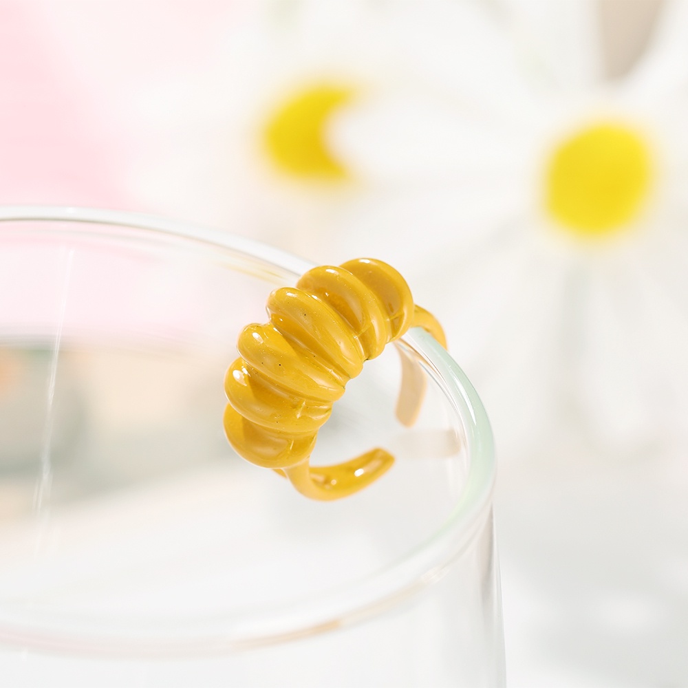 Nhẫn Hình Ngôi Sao Rỗng Bằng Nhựa Resin Nhiều Màu Dành Cho Nữ