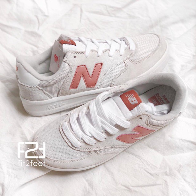 giày new balance trắng hồng