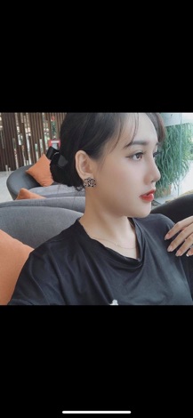 Khuyên tai logo sát tai