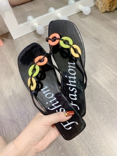 Dép xỏ ngón 3 nút