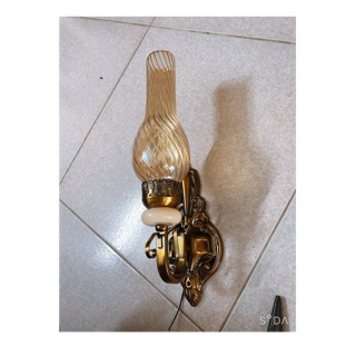 Đèn thờ treo tường