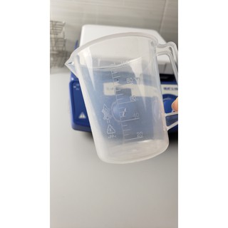 Cốc nhựa , vạch nổi có quai cầm chịu nhiệt 100ml 250ml, 500ml, 1000ml..