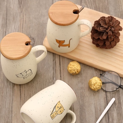 Ly sứ MÈO CARTOON - KHẮC TÊN THEO YÊU CẦU, cốc uống nước CÓ NẮP GỖ giữ nhiệt và THÌA, 380ml, HÔP QUÀ in logo, in hình