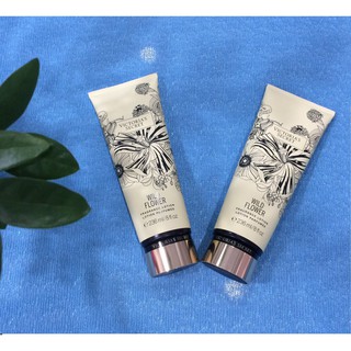 Dưỡng Thể Giữ Ẩm Da Victoria's Secret Fragrance Lotion Wild Flower 236ml