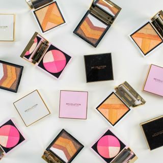 Bảng Bắt Sáng Highlighter Revolution Highlight Opulence Compact